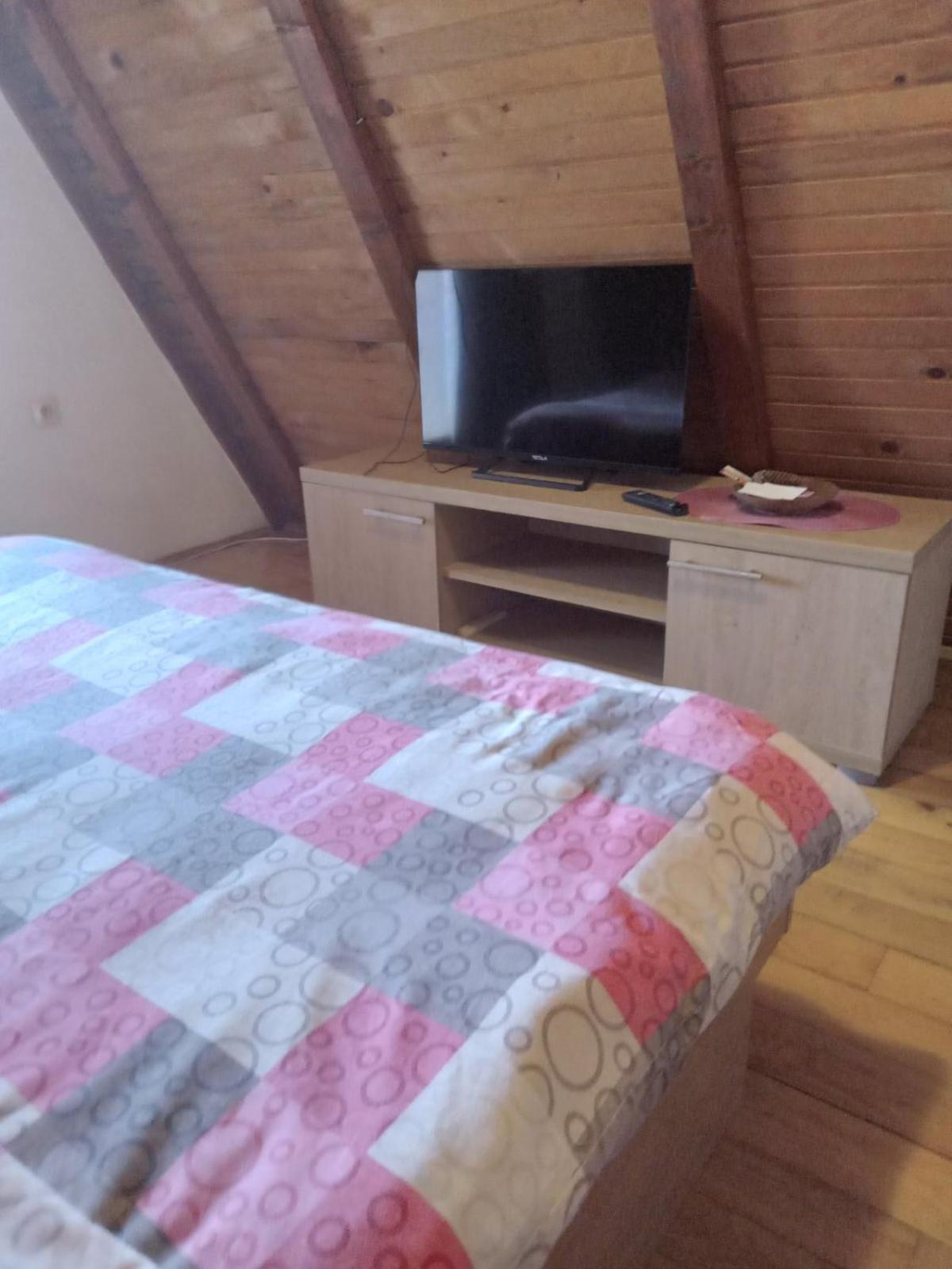 Planinska Kuca Dusan Mitrovac Luaran gambar